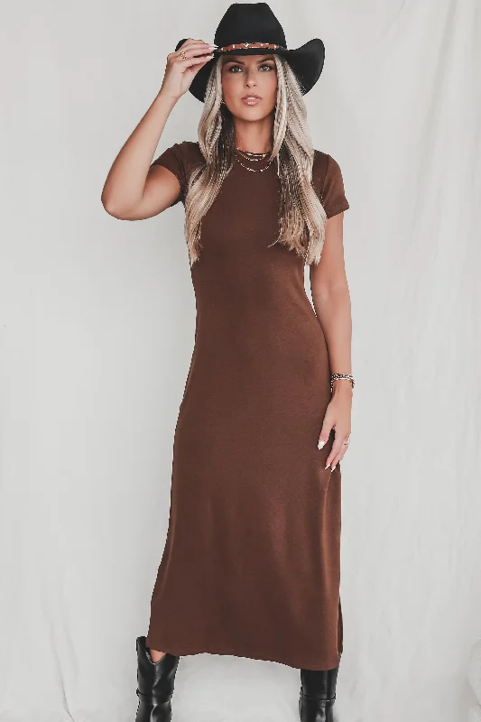 An Every Weekend Look Short Sleeve Maxi Dress Elegant Maxi Dress with Lace