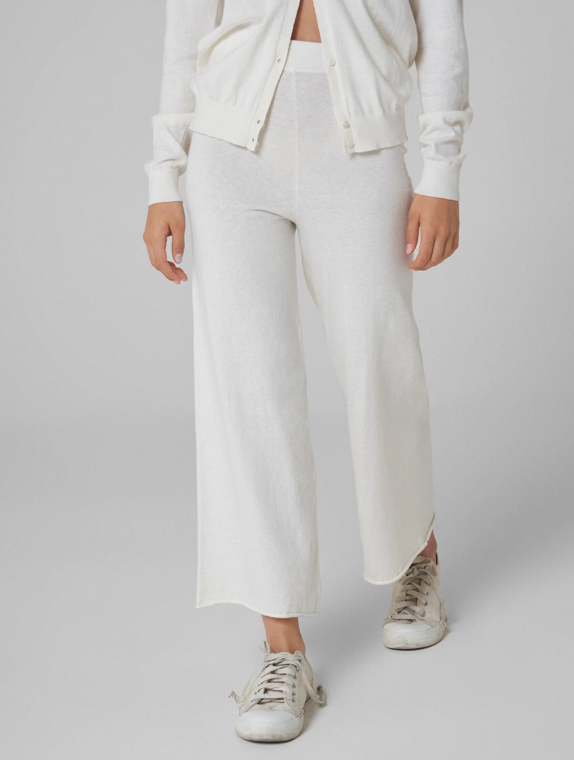 MALIKA Cropped knitted pants white Modern Bootcut Pants