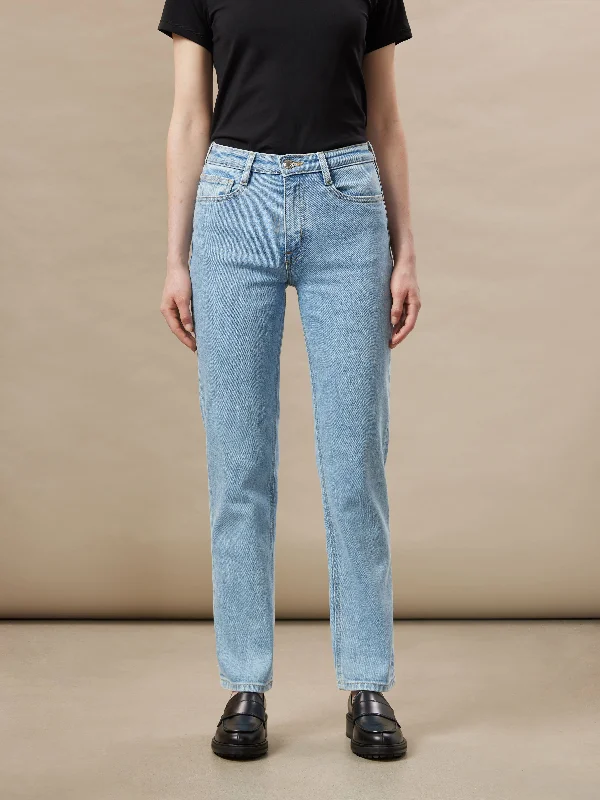 The Cyndi Straight Jean in Light Wash Stylish Relaxed Fit Skinny Jeans